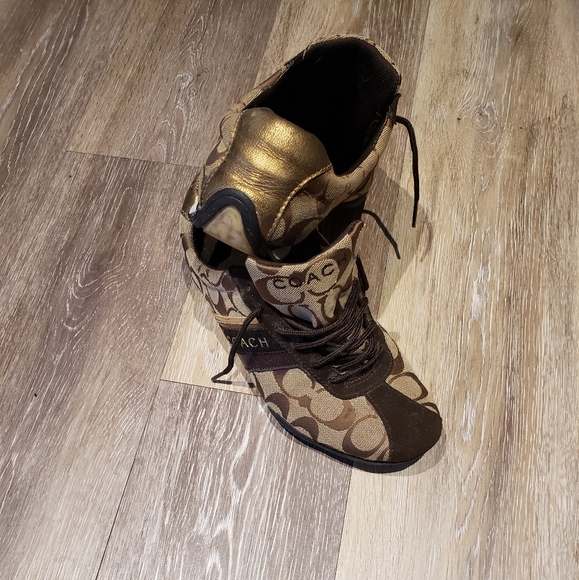 Coach running shoes. 7.5 - Picture 3 of 5